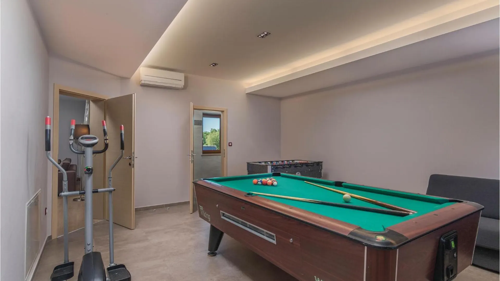 4 Bedroom Awesome Home In Trosti Heki 0*,  Croatia