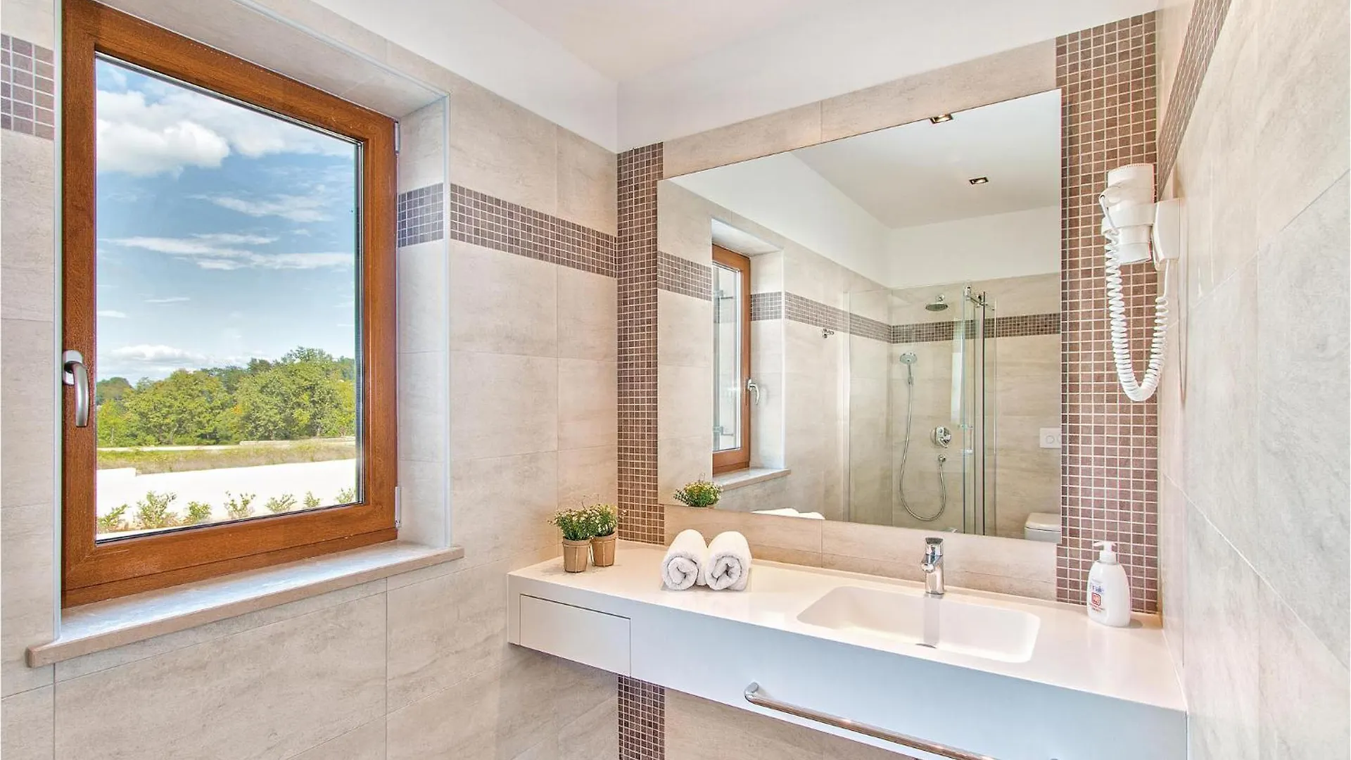 4 Bedroom Awesome Home In Trosti Heki Holiday home