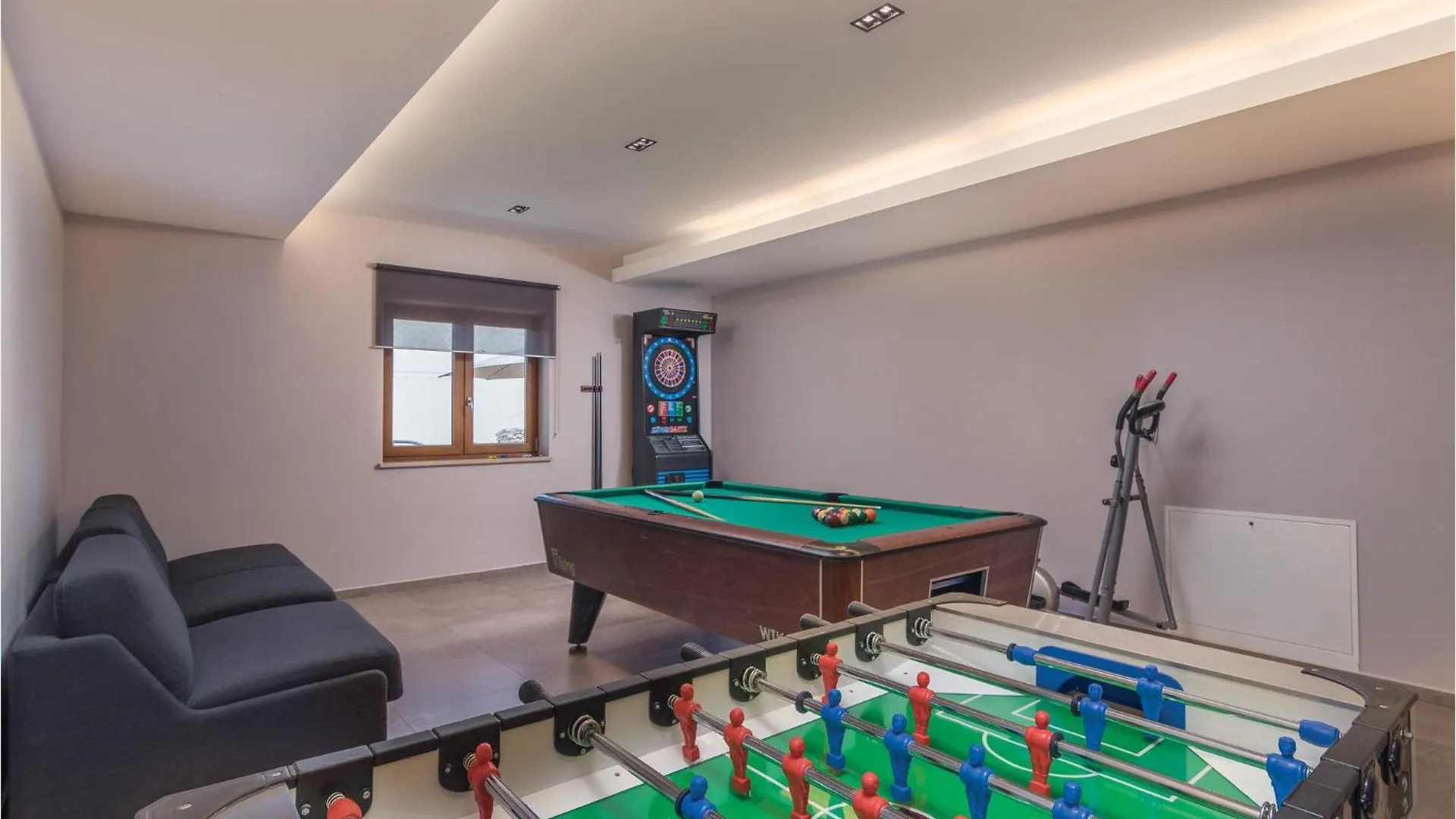 4 Bedroom Awesome Home In Trosti Heki Holiday home