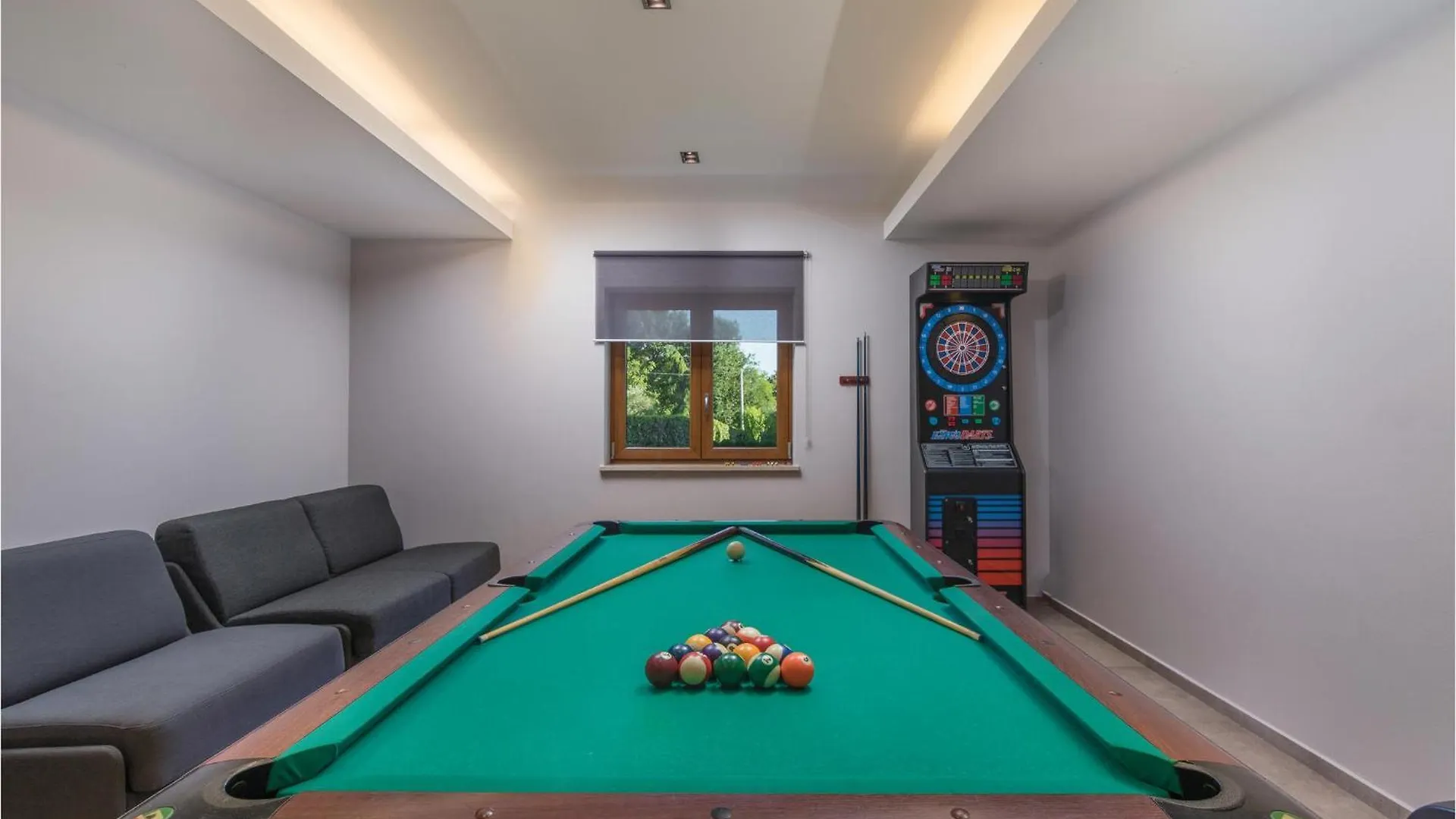 Holiday home 4 Bedroom Awesome Home In Trosti Heki