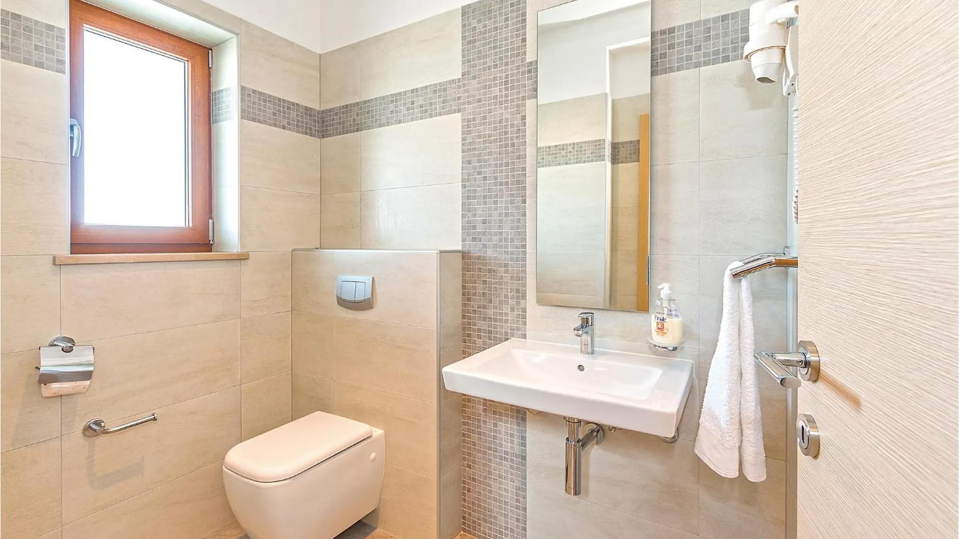4 Bedroom Awesome Home In Trosti Heki Holiday home