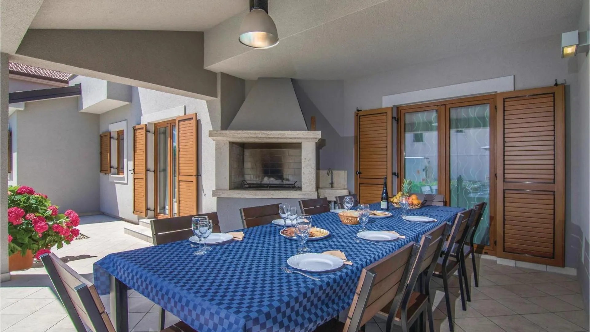 4 Bedroom Awesome Home In Trosti Heki