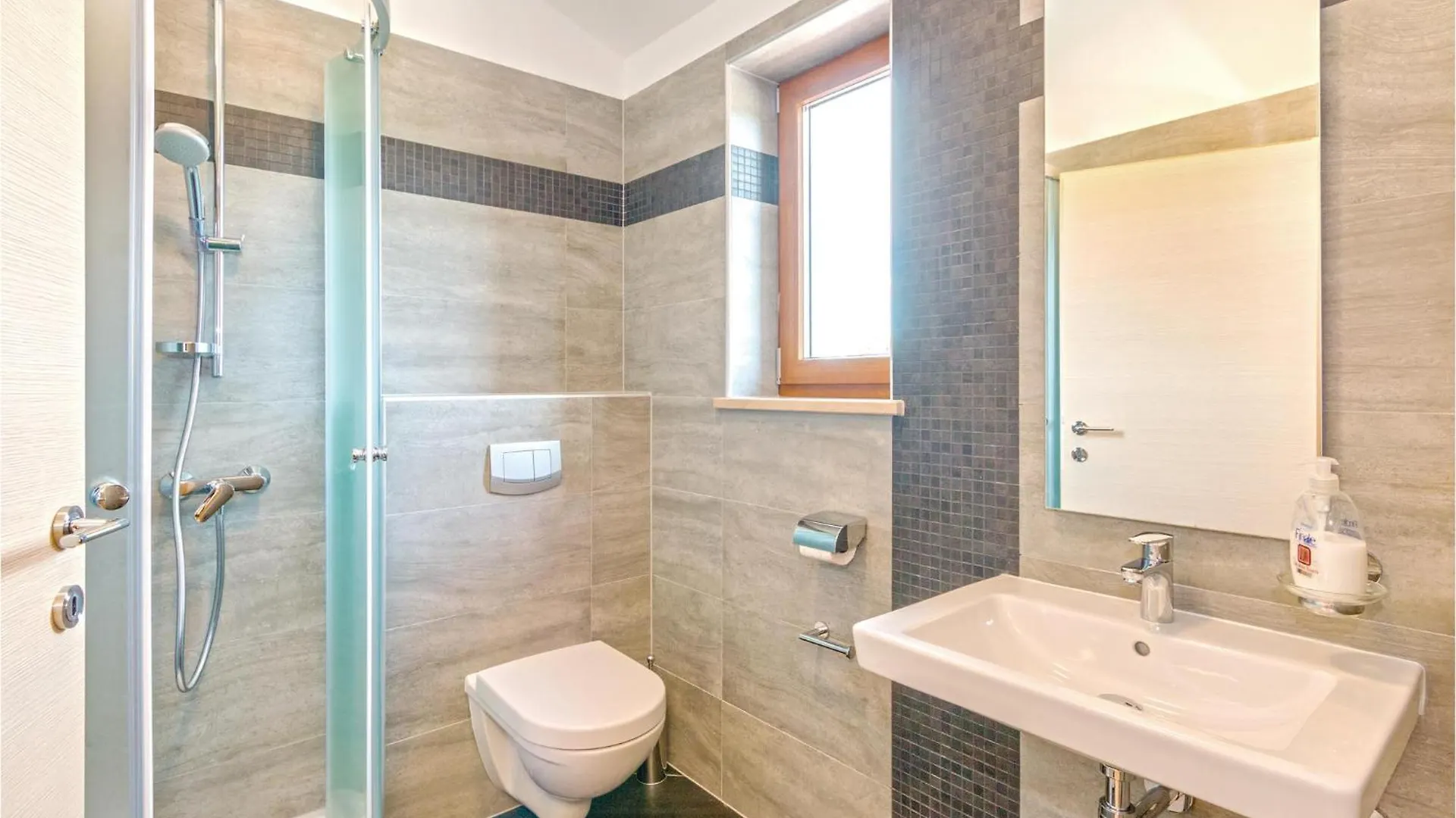 4 Bedroom Awesome Home In Trosti Heki 0*,  Croatia