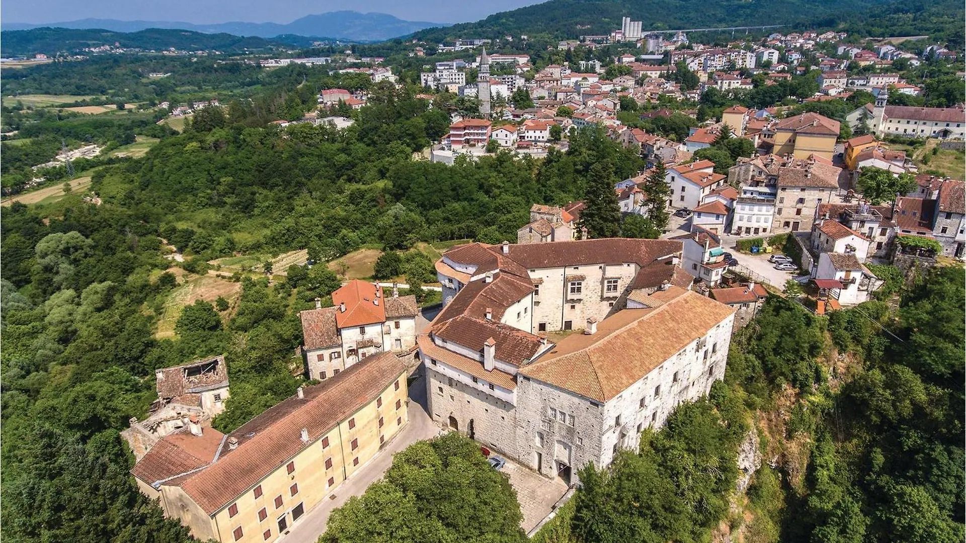 4 Bedroom Awesome Home In Trosti Heki Croatia